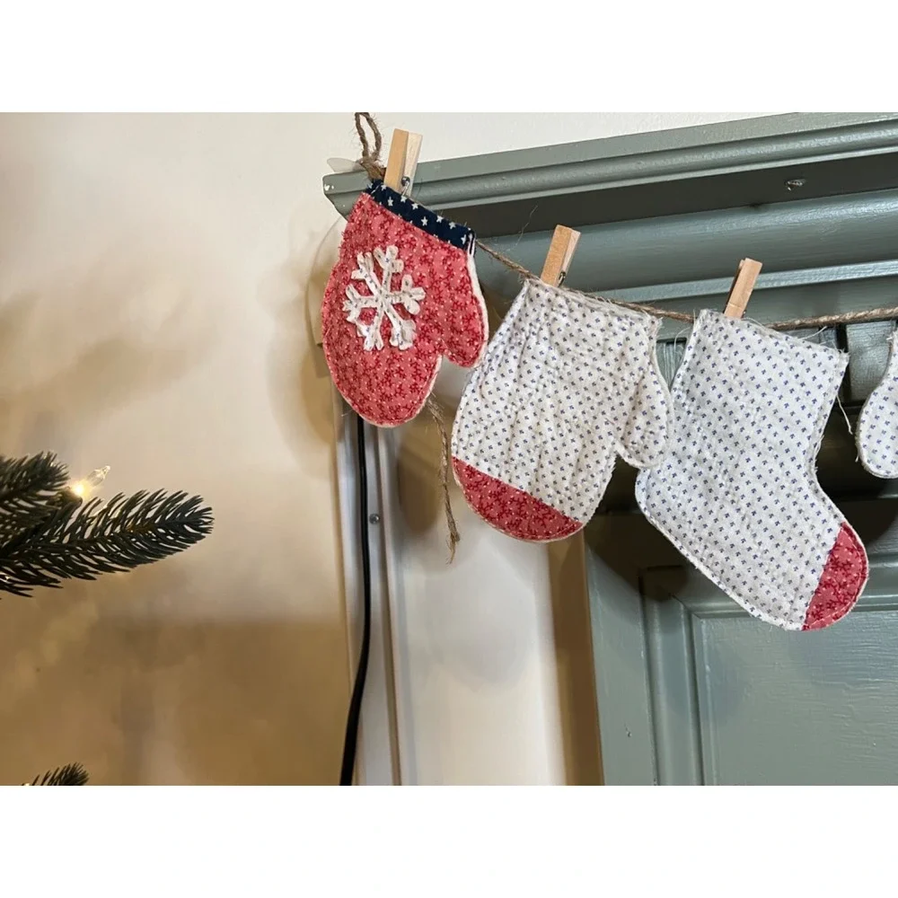 Vintage Quilt Stocking & Mitten Advent Nativity 24 Days of Christmas Garland